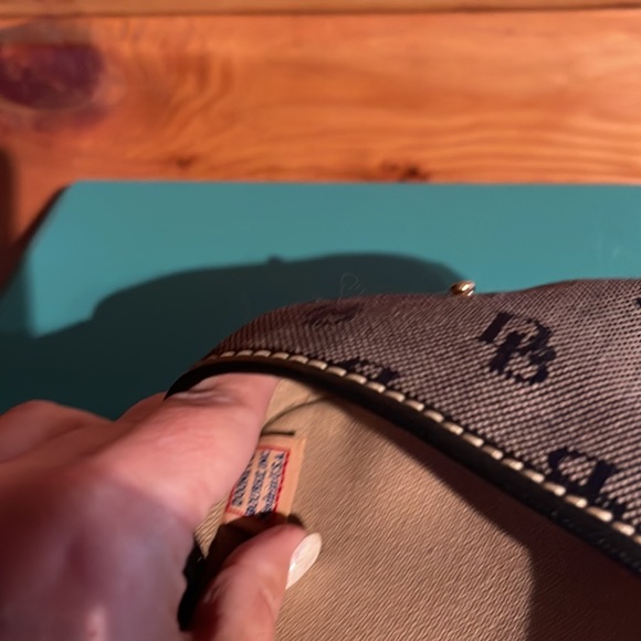 Dooney & Bourke wristlet - Picture 13 of 13